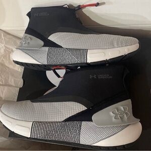 Under Armour HOVR Moon shoes, UA Sneakers NEW IN BOX!
